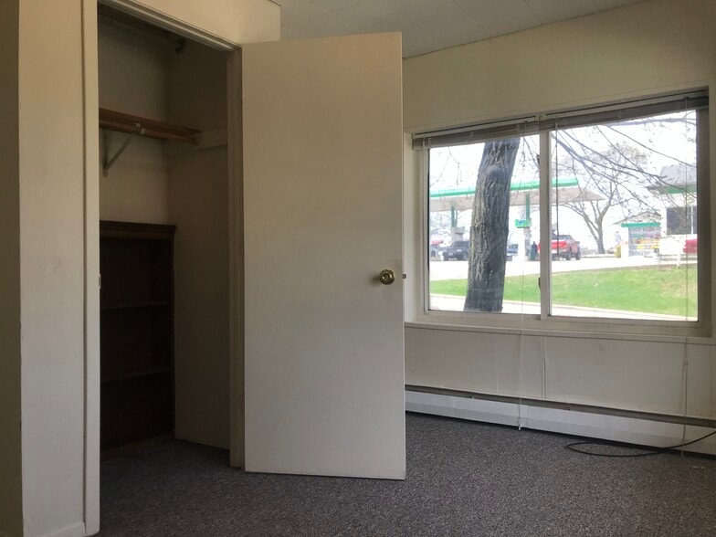 Building Photo - 6418 University Ave