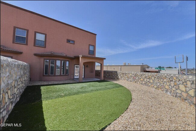Building Photo - 11651 Dos Palmas Dr