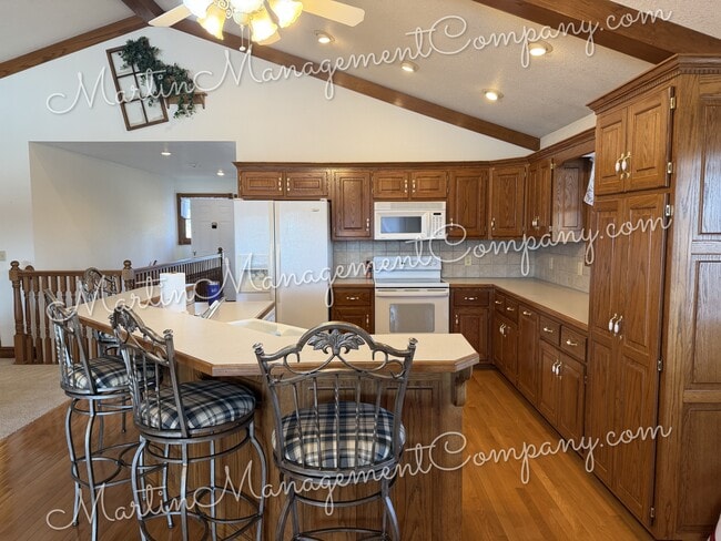 Building Photo - 700 Locust Ave