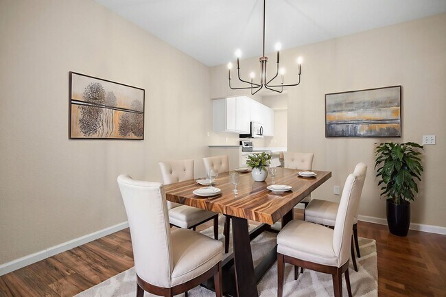 Building Photo - Beautiful single level condo, lower level ...