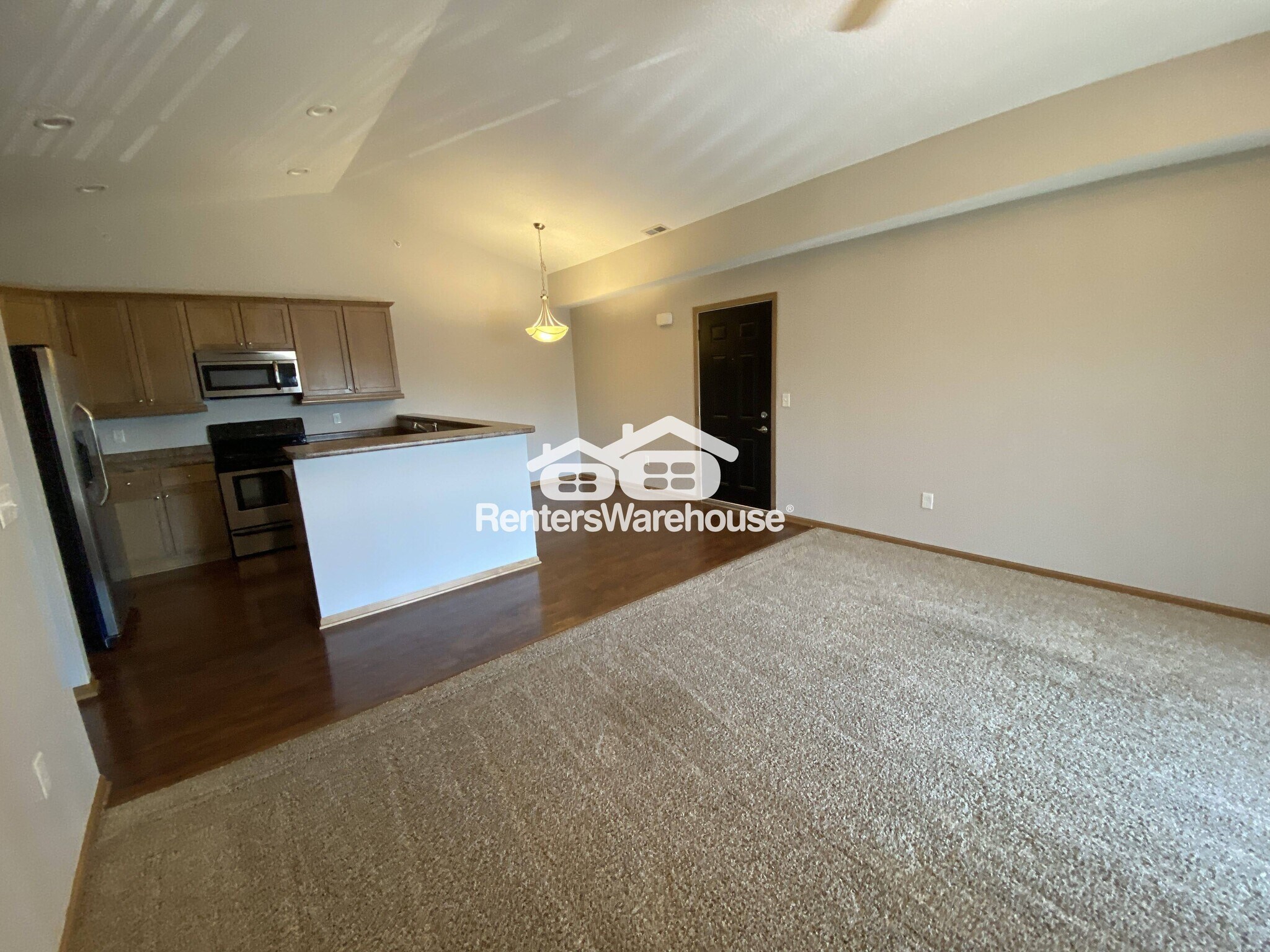 Building Photo - 2000 Meadow Ct