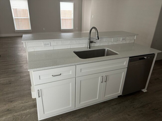 Building Photo - 688 The Cottages Dr