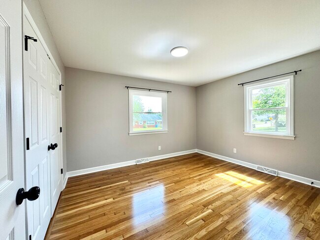 Building Photo - 1821 Blue Ridge Dr