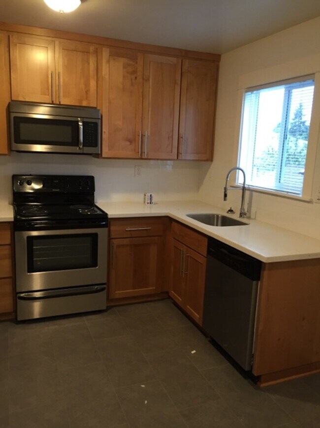 Building Photo - Remodeled Spacious University Park Portsmo...