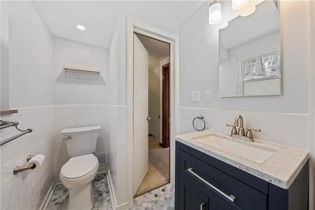 Building Photo - 149 Fairfax Rd