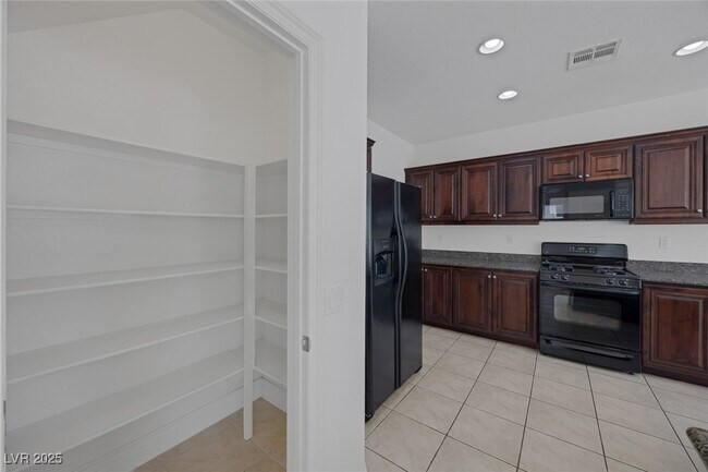 Building Photo - 155 Water Hazard Ln