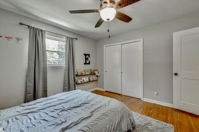 Building Photo - BEAUTIFUL 3 bedroom Lookout Valley home!