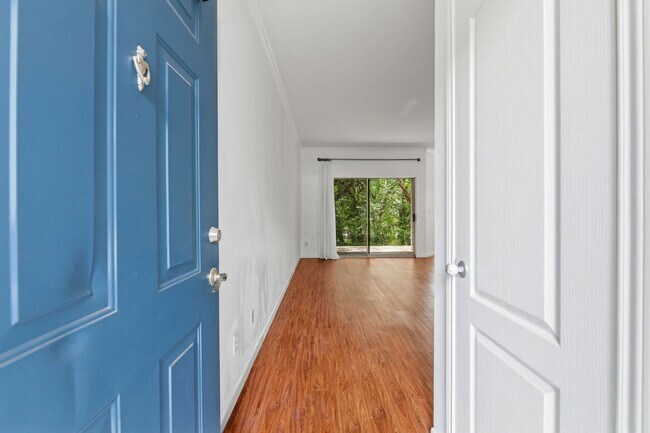 Building Photo - Amazing 1 bedroom, 1 bathroom Condo in Montevista!