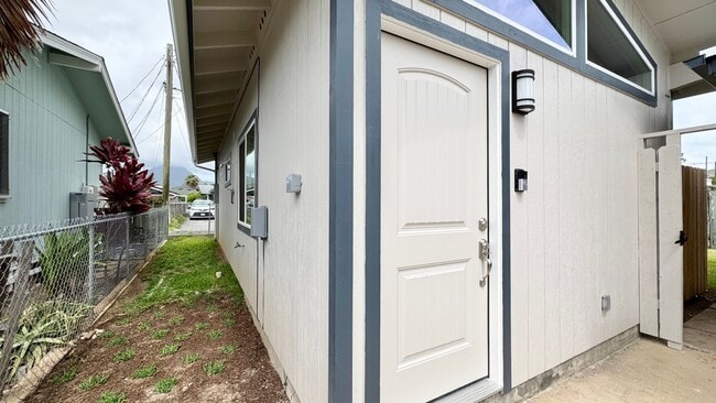 Building Photo - 421C Olomana St