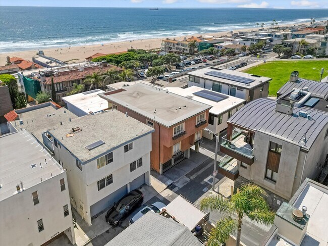 Building Photo - 218 25th Pl