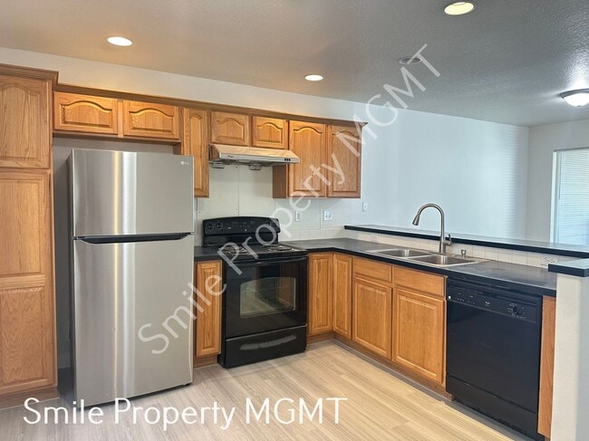 Building Photo - A beautiful 2-story townhouse attached with a single car garage!