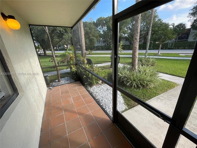 Building Photo - 409 Lakeview Dr