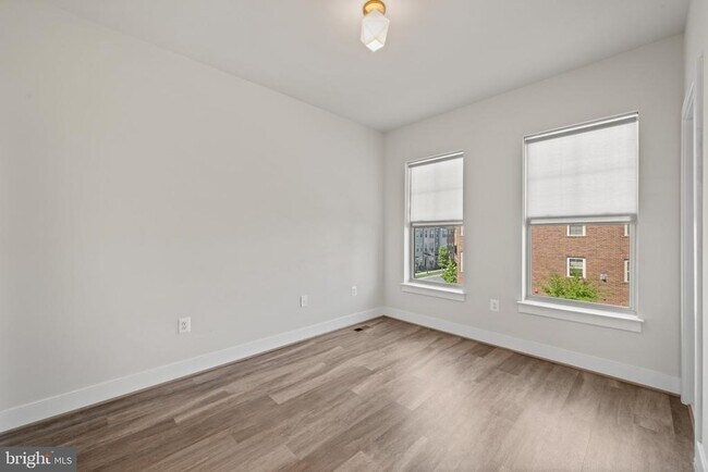 Building Photo - 148 Stowe Dr