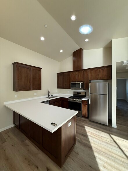 Building Photo - 1660 Ascent Pl