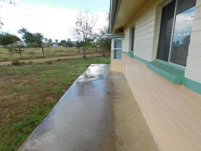 Building Photo - 154 E Papago Way