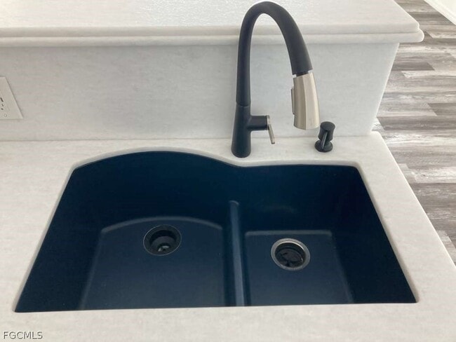 Building Photo - 546 SE 5th Ave