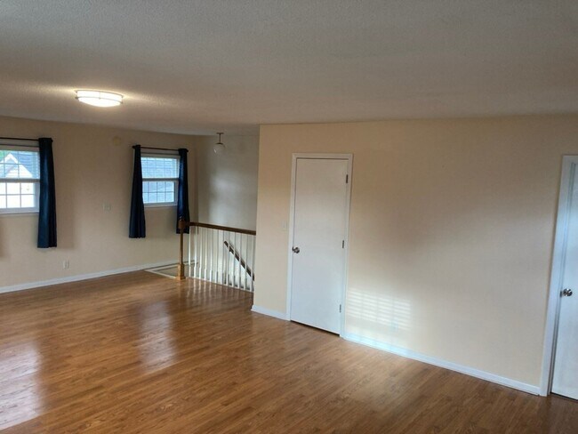 Building Photo - 238 N Crestwood Dr