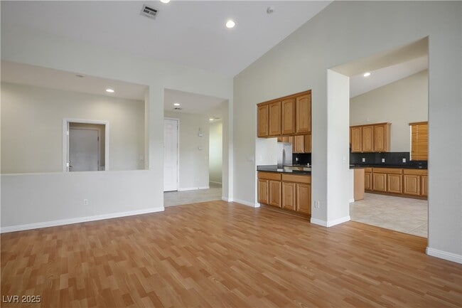 Building Photo - 8133 Chestnut Hollow Ave