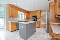 Building Photo - 4 Meadow Wood Dr