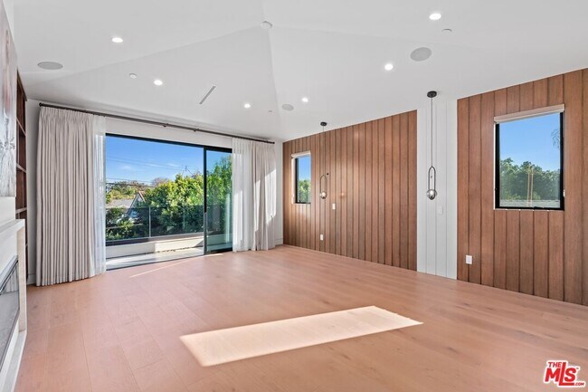 Building Photo - 4708 Noble Ave