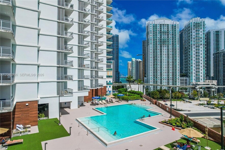 Building Photo - 350 S Miami Ave
