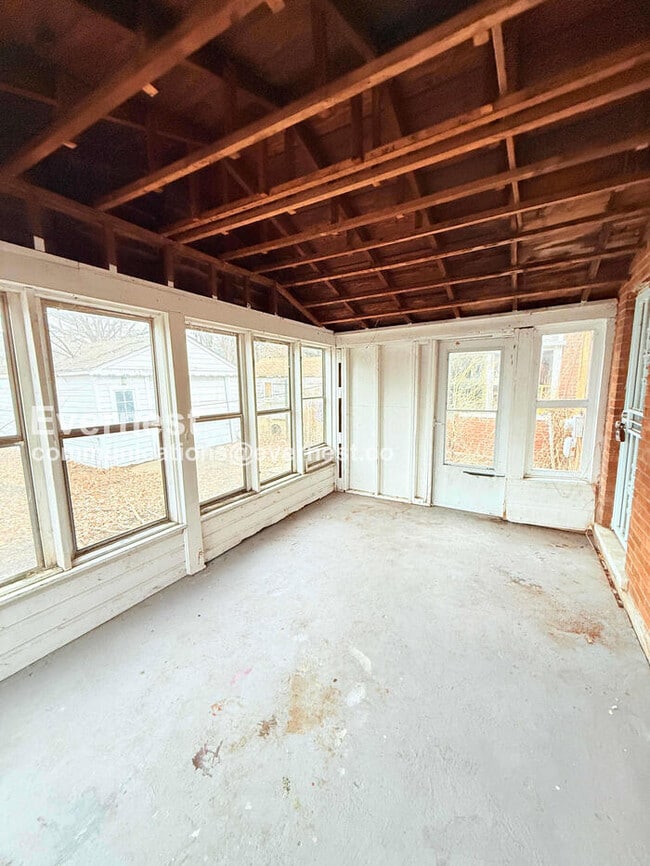 Building Photo - 11009 Roxbury St