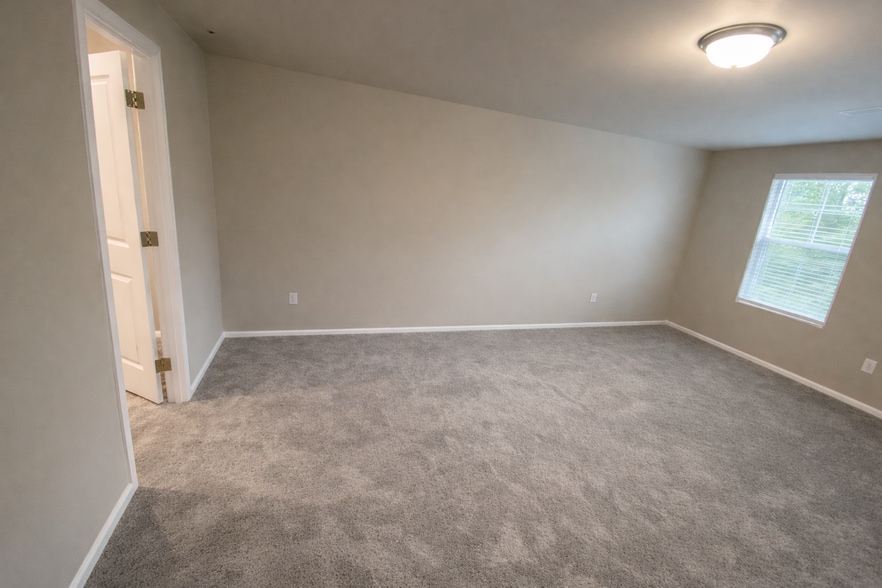 Master Bedroom - 13157 175th Ave E