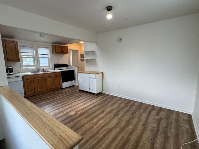 Building Photo - Goss Street Duplex