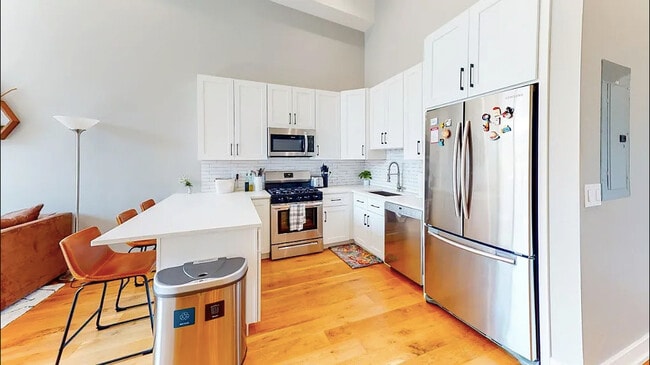 Building Photo - 1470 W Webster Ave