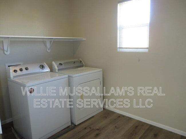 Building Photo - 16699 Colonial Trail