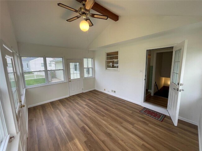 Building Photo - 433 Essen Ln