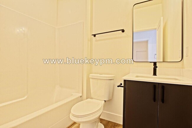 Building Photo - ORYA1528