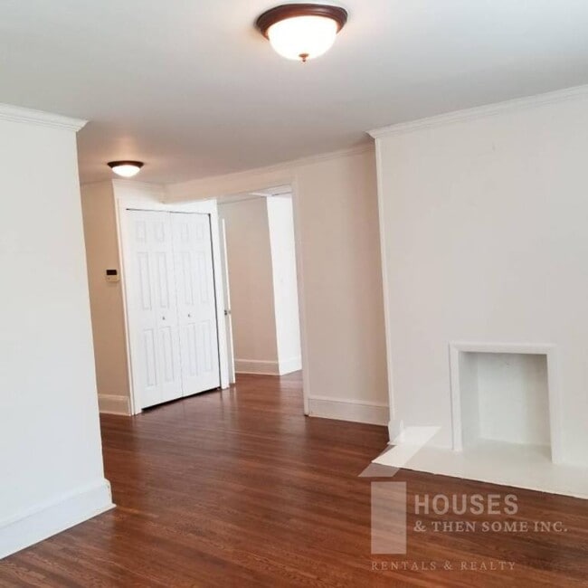 Building Photo - 203 W Faris Rd