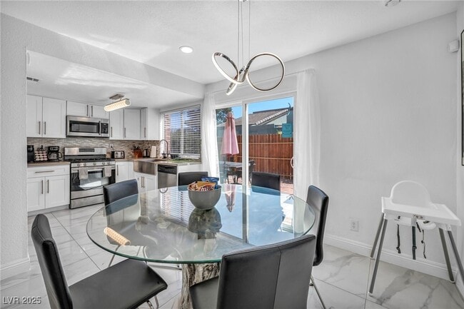 Building Photo - 1453 Santa Anita Dr