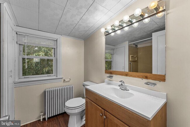 Building Photo - 158 W Butler Ave