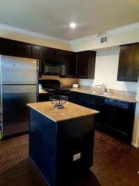 Building Photo - 300 Pecore St