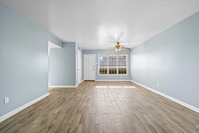 Building Photo - 3368 Coachouse Cove