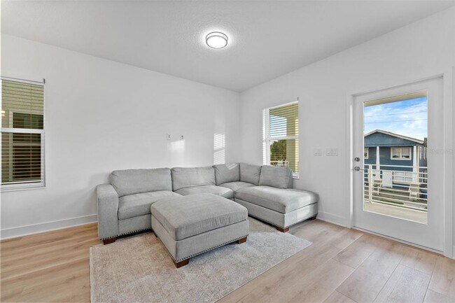 Building Photo - 2311 W Spruce St