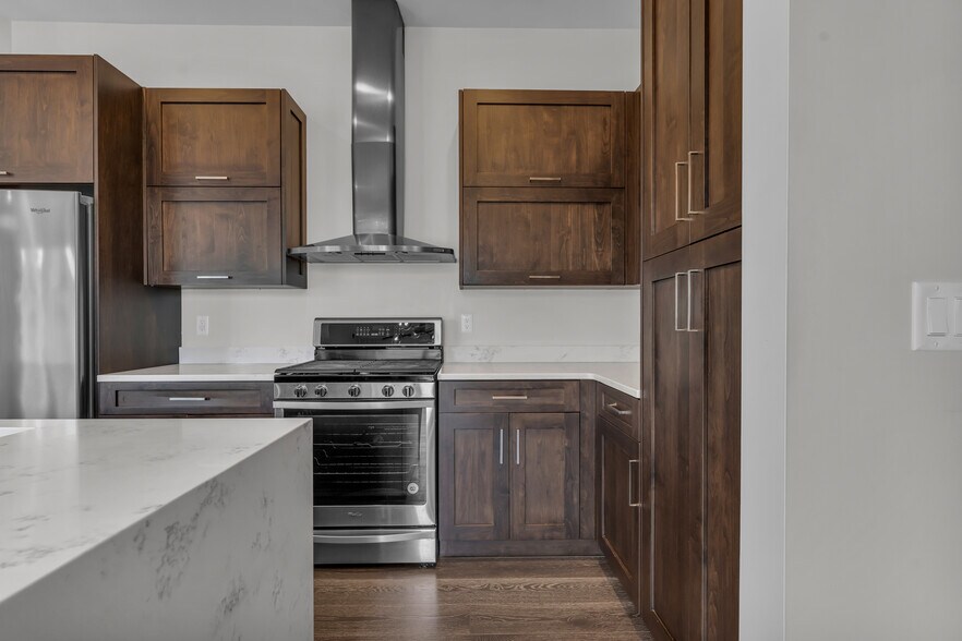 Building Photo - 438 Selden St