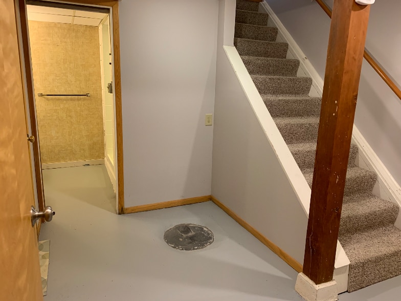 Building Photo - 225 Teeters Ct