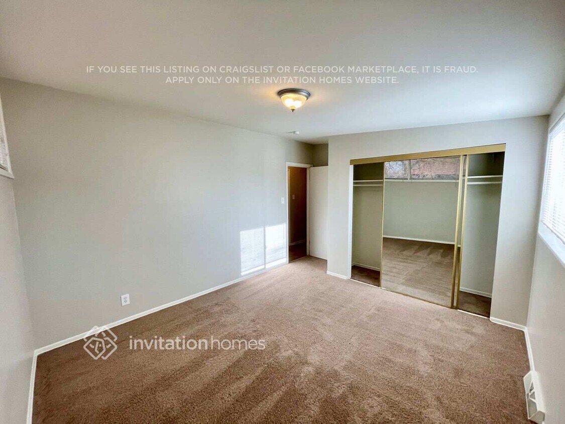 Building Photo - 1640 E 86th Pl