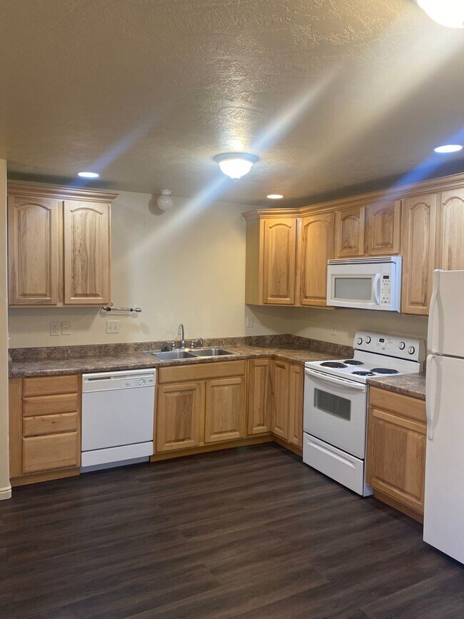 Building Photo - 577 N 100 E