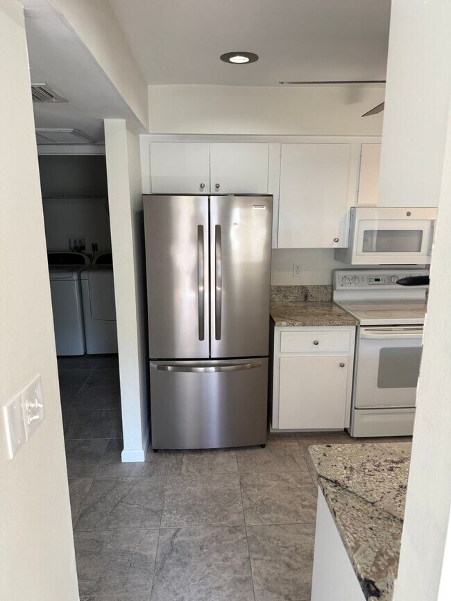 Building Photo - 2 Bed | 2 Bath | Updated Condo | Covered Parking