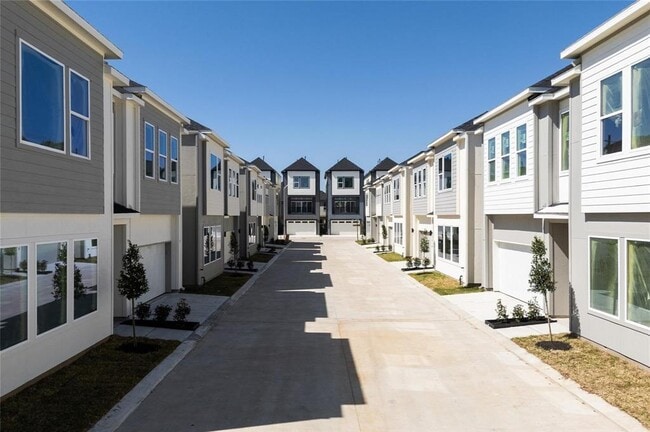 Building Photo - 8910 Knl Br Dr