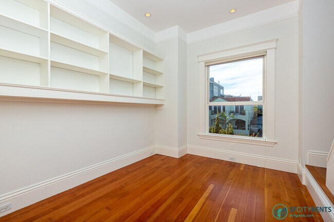 Building Photo - Potrero Hill: Remodeled Top Floor with City Views, Bonus Room & 2 Car Parking