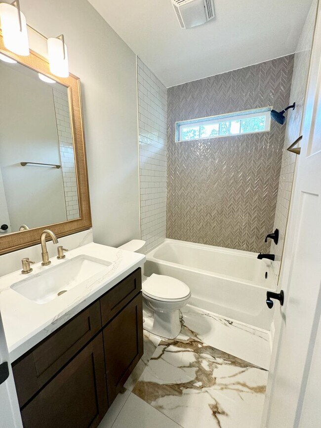 Building Photo - Beautiful 4 Bedroom, 3 Bath home located in Myrtle Grove Plantation!