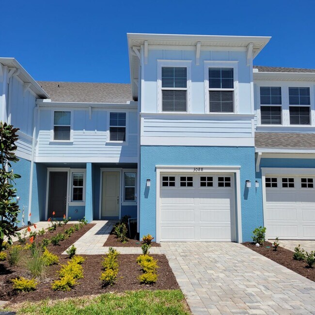 Building Photo - Annual UNfurnished almost BRAND NEW townho...