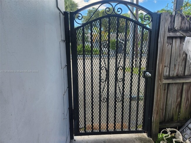 Building Photo - 210 SW 8th St