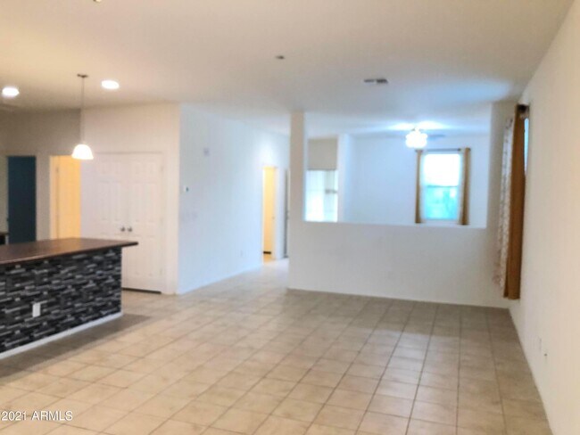 Building Photo - 8457 N 61st Ln