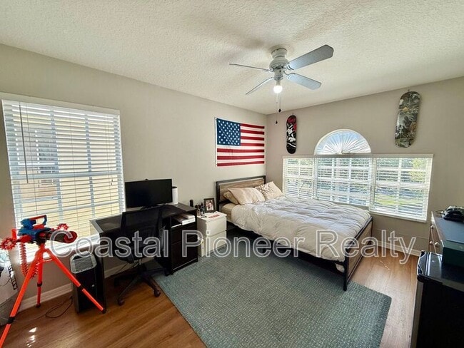 Building Photo - 11113 Avery Oaks Dr